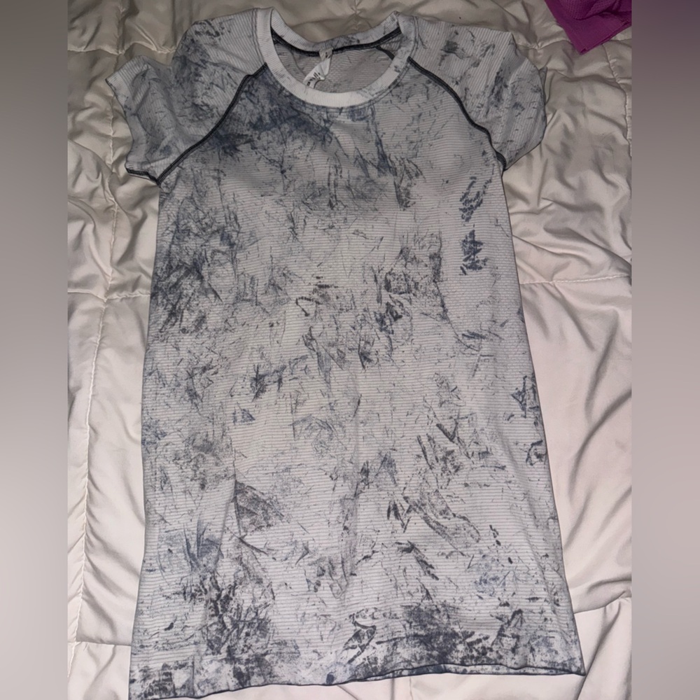white and grey short sleeve swiftly tech